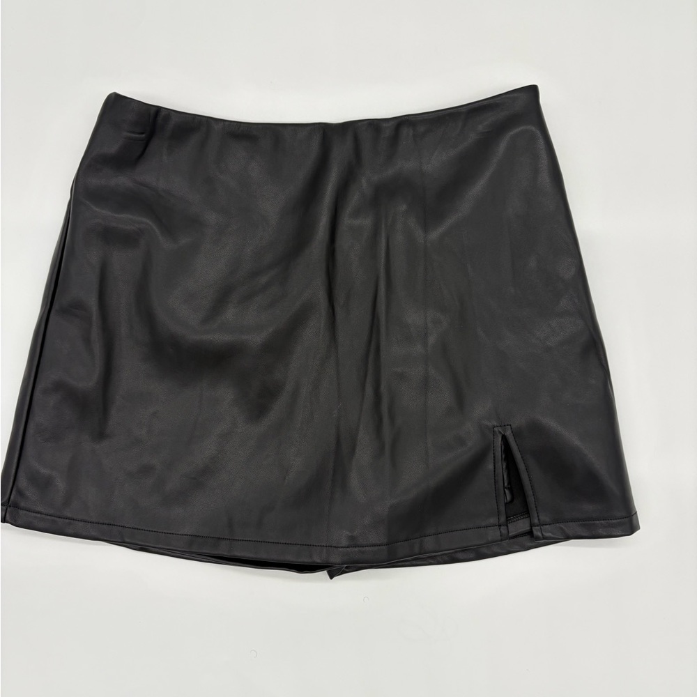 Elegant Black Faux Leather Mini Skirt